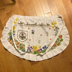 Fisba Stoffels Floral Print half moon Apron with Ruffle Trim